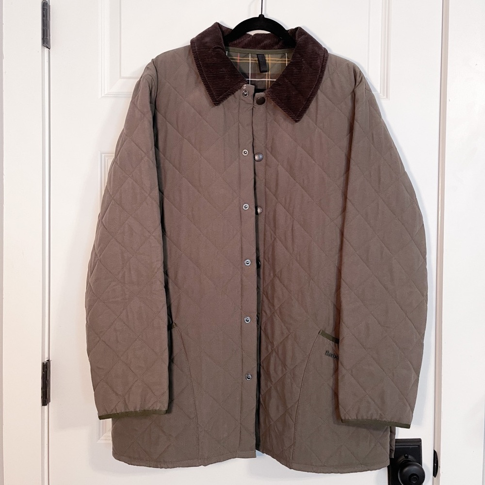 NWT Barbour “Classic Eskdale” Olive Green Men’s Quilted Hunting Jacket, Medium